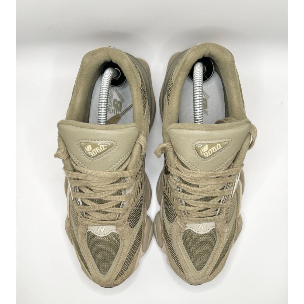 New Balance Women's Sneakers in Tan and Cream - Picture 10 of 11